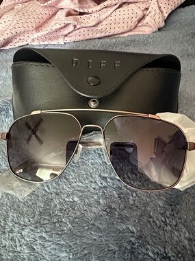 Diff Eyewear Rose Gold Frame Gradient Gray Lenses Aviator Sunglasses